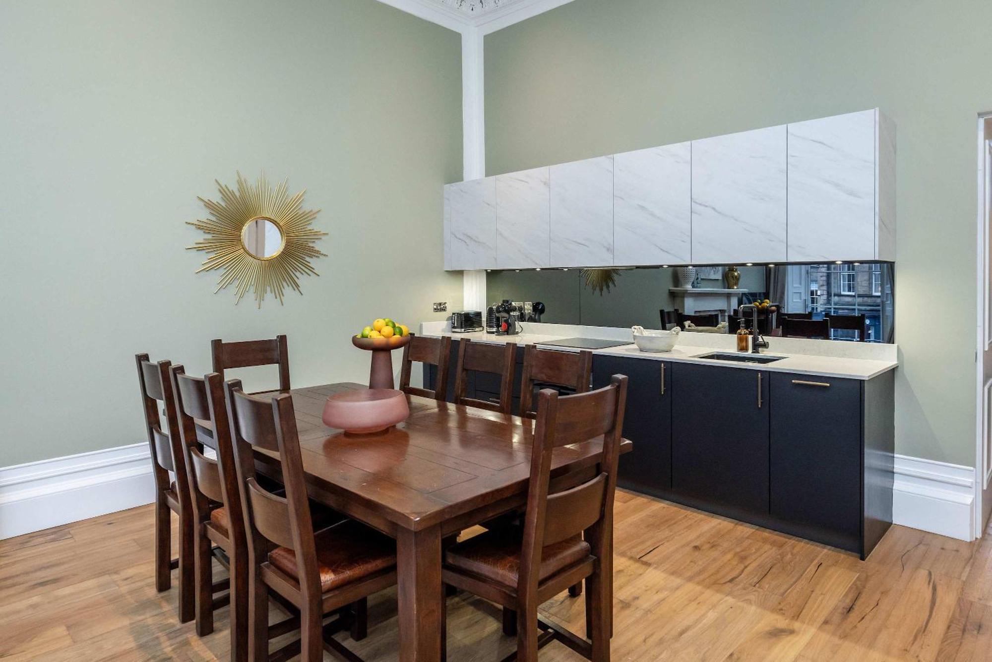 Dragon Suites Luxury Apartments At 9 Albyn Place Единбург Екстер'єр фото