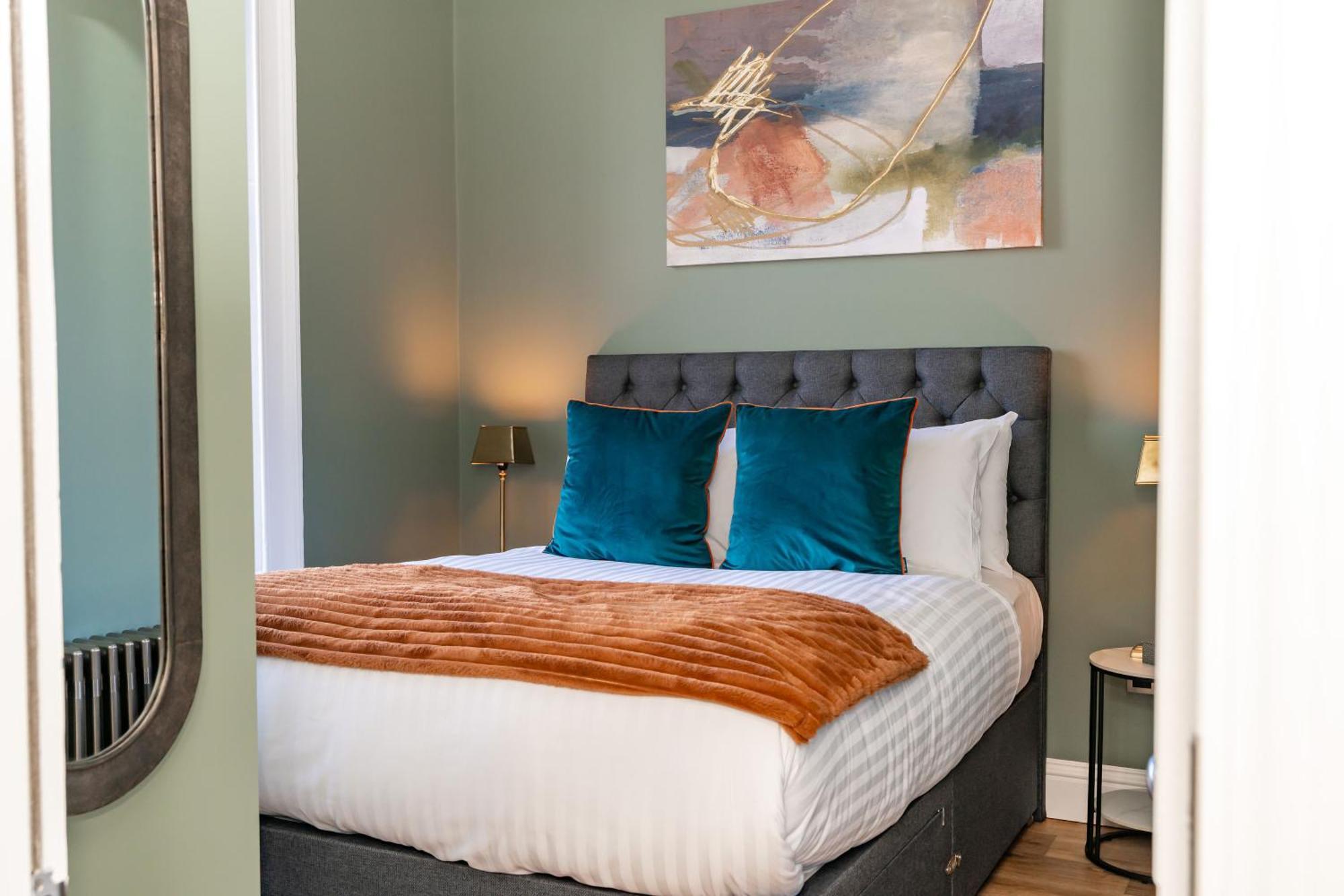 Dragon Suites Luxury Apartments At 9 Albyn Place Единбург Екстер'єр фото