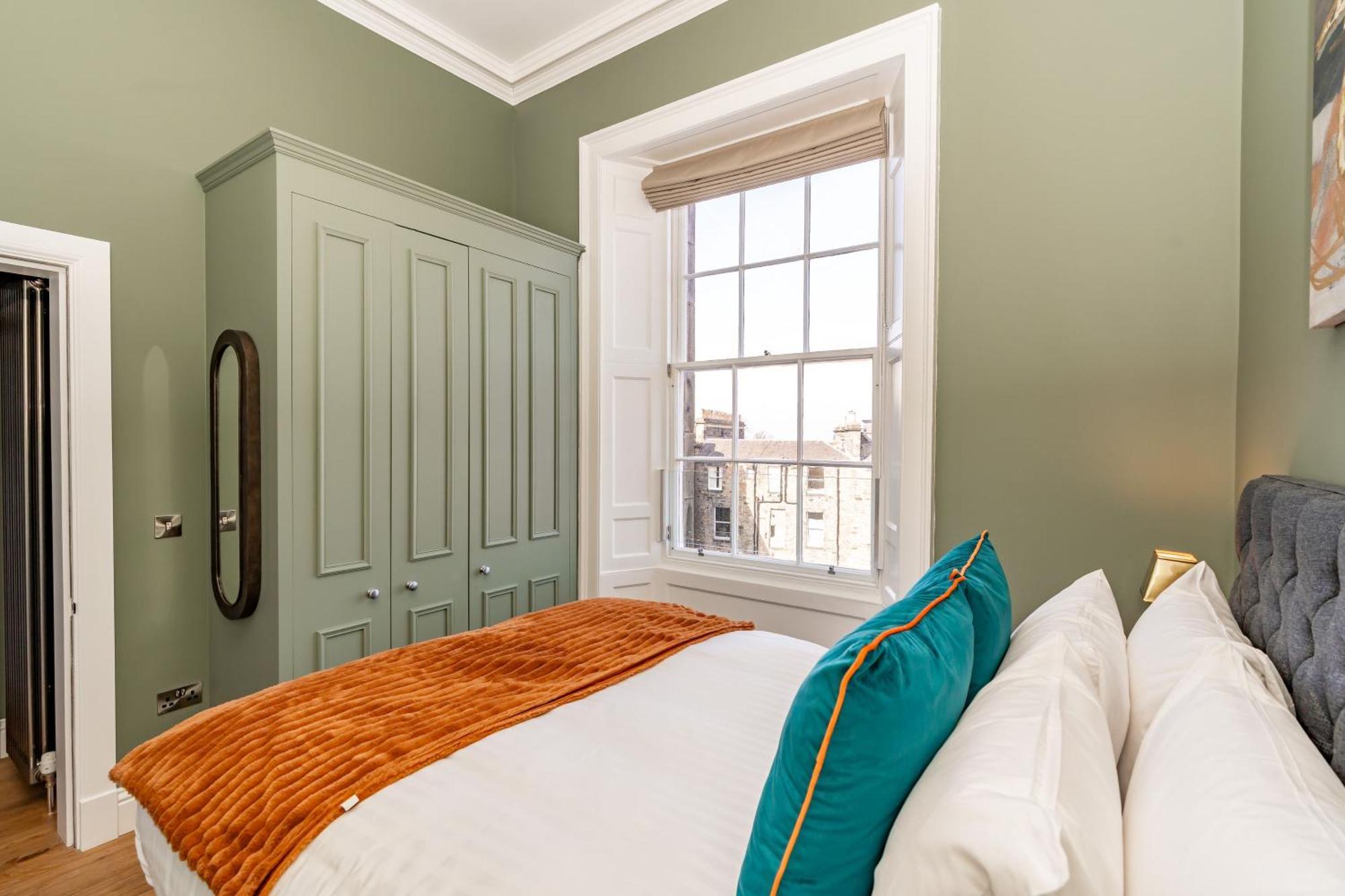 Dragon Suites Luxury Apartments At 9 Albyn Place Единбург Екстер'єр фото
