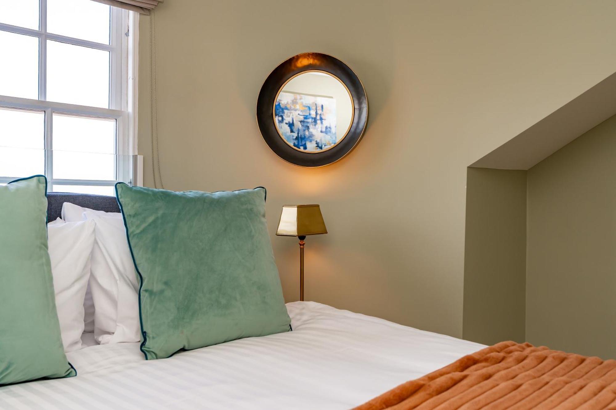 Dragon Suites Luxury Apartments At 9 Albyn Place Единбург Екстер'єр фото