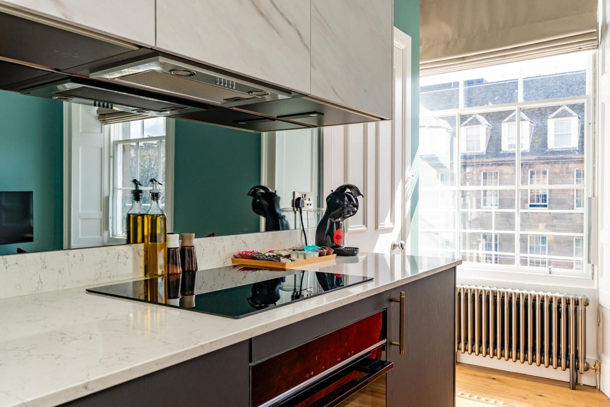 Dragon Suites Luxury Apartments At 9 Albyn Place Единбург Екстер'єр фото