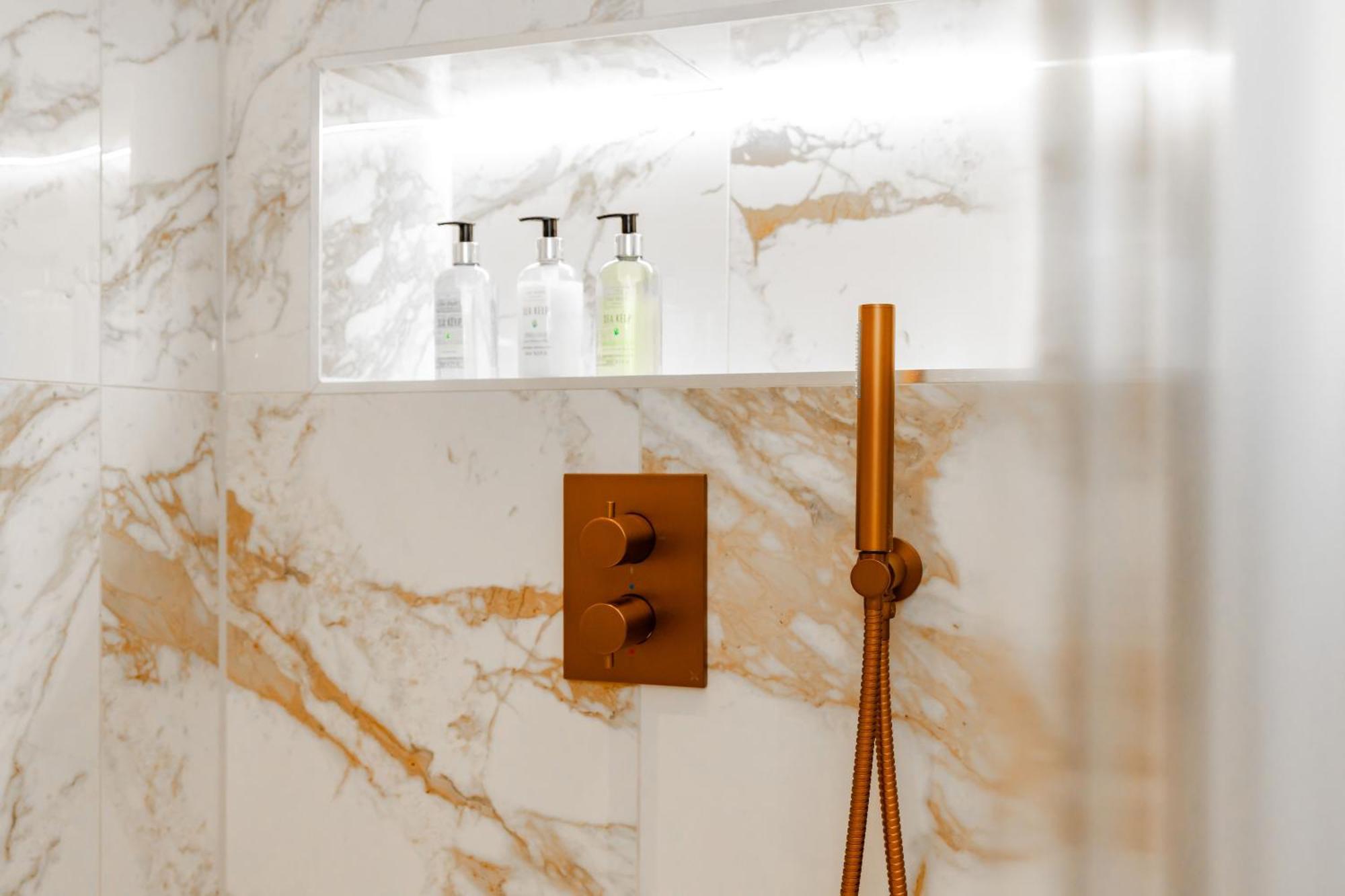 Dragon Suites Luxury Apartments At 9 Albyn Place Единбург Екстер'єр фото